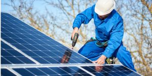 Installation Maintenance Panneaux Solaires Photovoltaïques à Plasnes